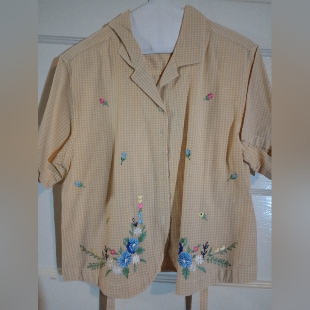 Studio Collection large women's button down top embroidered (Rox320)